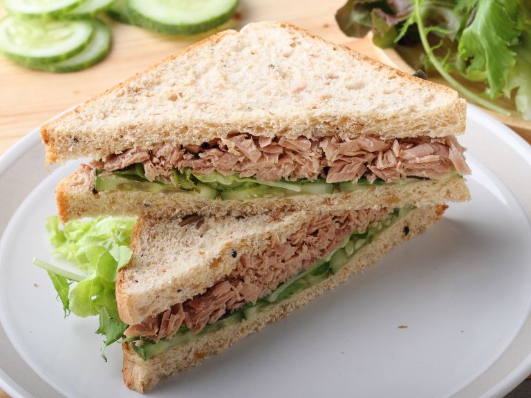 Sanduíche de atum