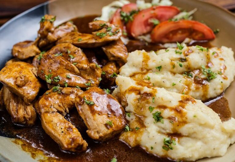 Deliciosa Galinha ao Molho Pardo: Receita Simples e Saborosa