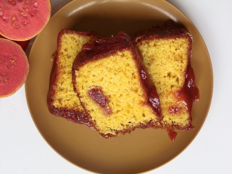 receita de bolo de fubá com goiabada