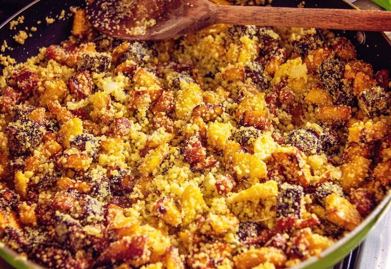 Sabor irresistível: Aprenda a fazer uma deliciosa farofa de bacon