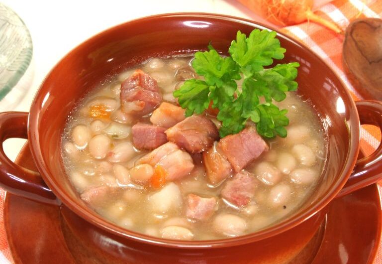 Receita Deliciosa de Feijão Branco com Linguiça Calabresa