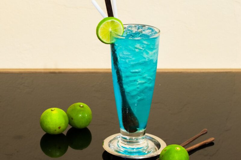 Desperte sua Sede de Paraíso com o Refrescante Drink Lagoa Azul