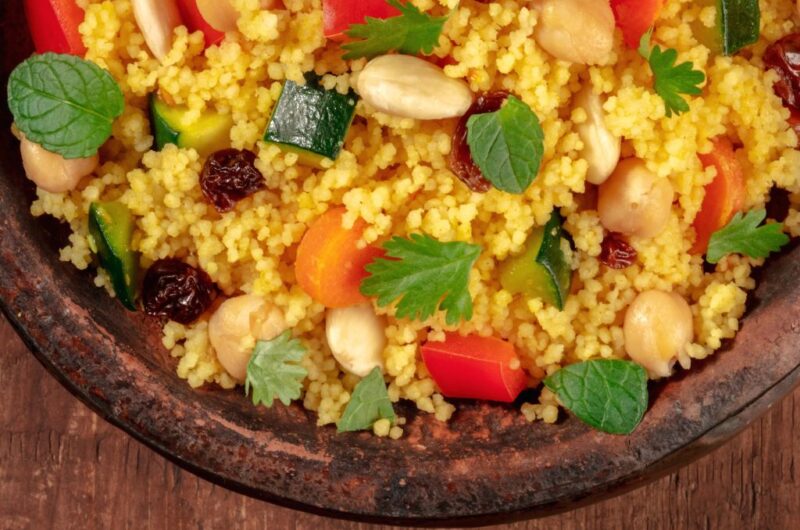 Sabores do Oriente: Cuscuz Marroquino com Legumes para uma Viagem Gastronômica