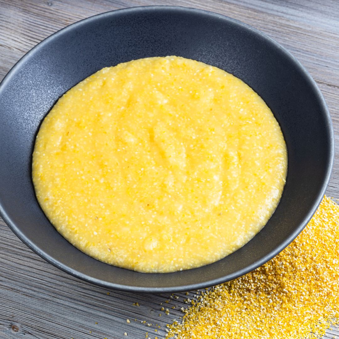 Em busca de uma experiência gastronômica reconfortante e cheia de sabor? Deixe-se envolver pelo delicioso Mingau de Fubá. Com sua textura cremosa e aroma envolvente, este prato é a combinação perfeita de simplicidade e indulgência. Originário da tradição brasileira, o mingau de fubá é uma ode ao aconchego, capaz de despertar memórias afetivas à mesa. Prepare-se para uma jornada de sabores que aquecem o coração e alimentam a alma.