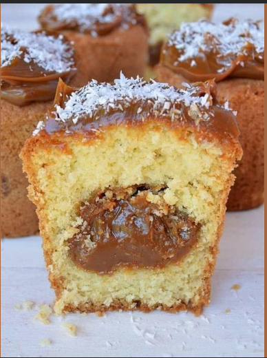 bolinho goiano recheado com doce de leite
