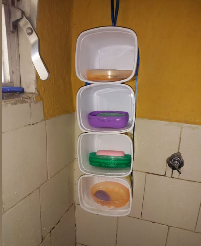 Como fazer saboneteira com pote de margarina para banheiro