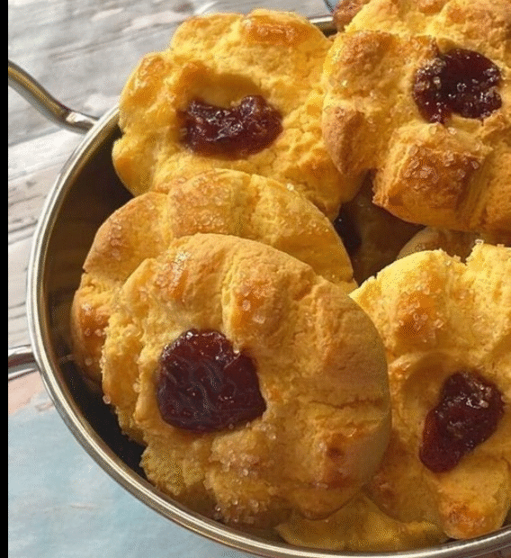 BROA DE FUBA COM GOIABADA