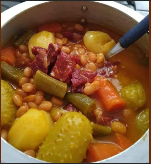 feijão com maxixe, quiabo carne seca e batata