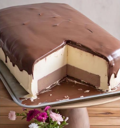 TORTA DE SORVETE COM CALDA DE CHOCOLATE
